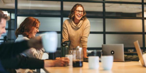  Människor i ett mötesrum